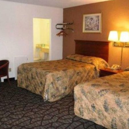 Rodeway Inn Youngstown Buitenkant foto