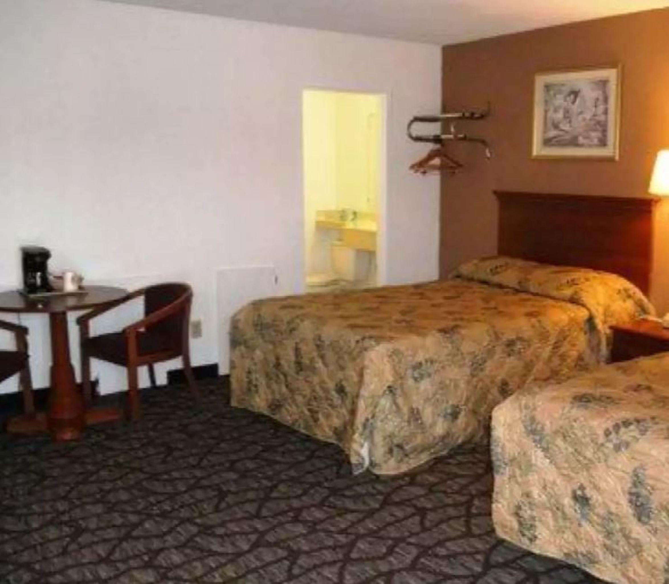 Rodeway Inn Youngstown Buitenkant foto