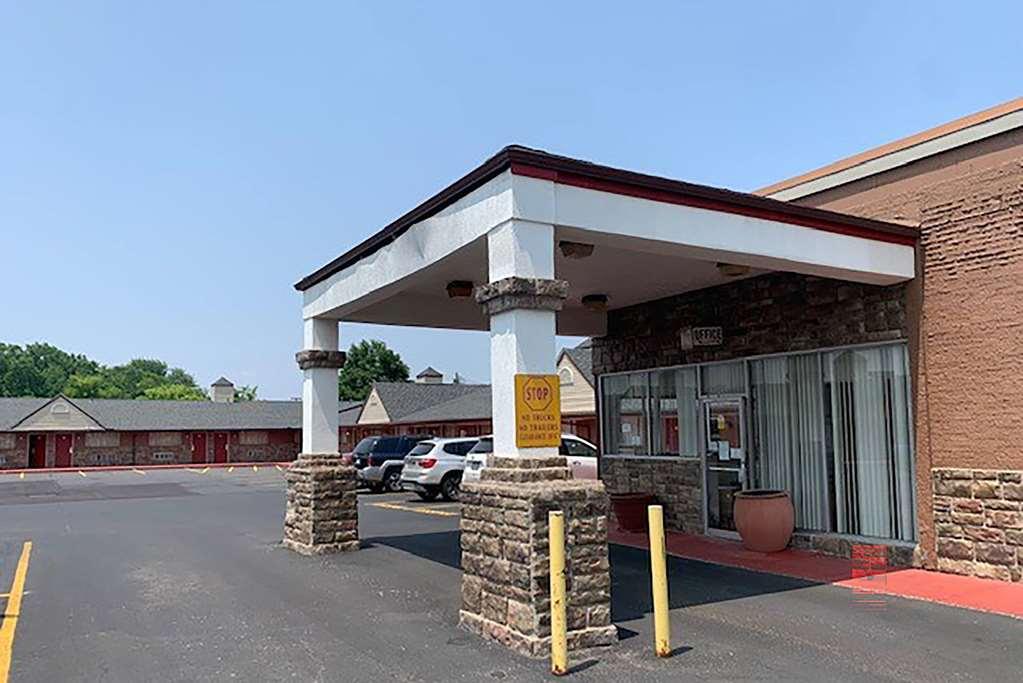 Rodeway Inn Youngstown Buitenkant foto